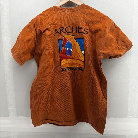 Arches National Park T-Shirt Orange Gildan Graphic Tee Unisex Size medium - Picture 3 of 5